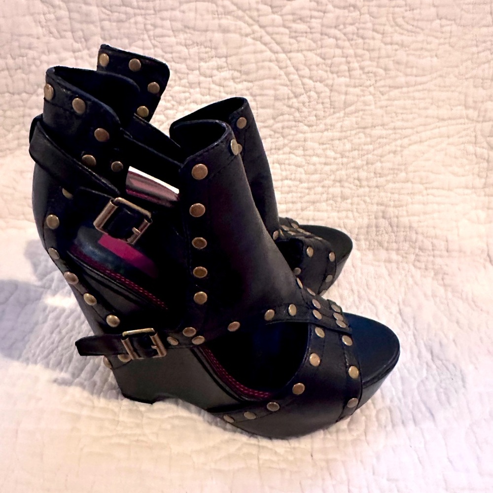 548 Cutout Leather Wedge Leather Shoes with Gold Studs PL-Lucky Size 37 1/2, 7.5